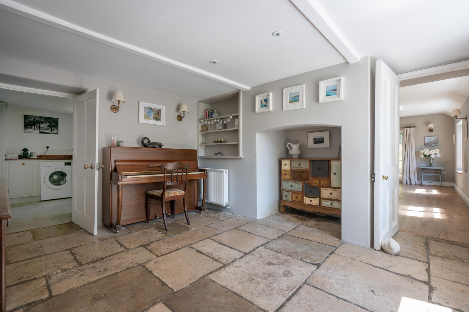 Property Image 647ef6b2-9986-420e-8dbf-8bac51d42640