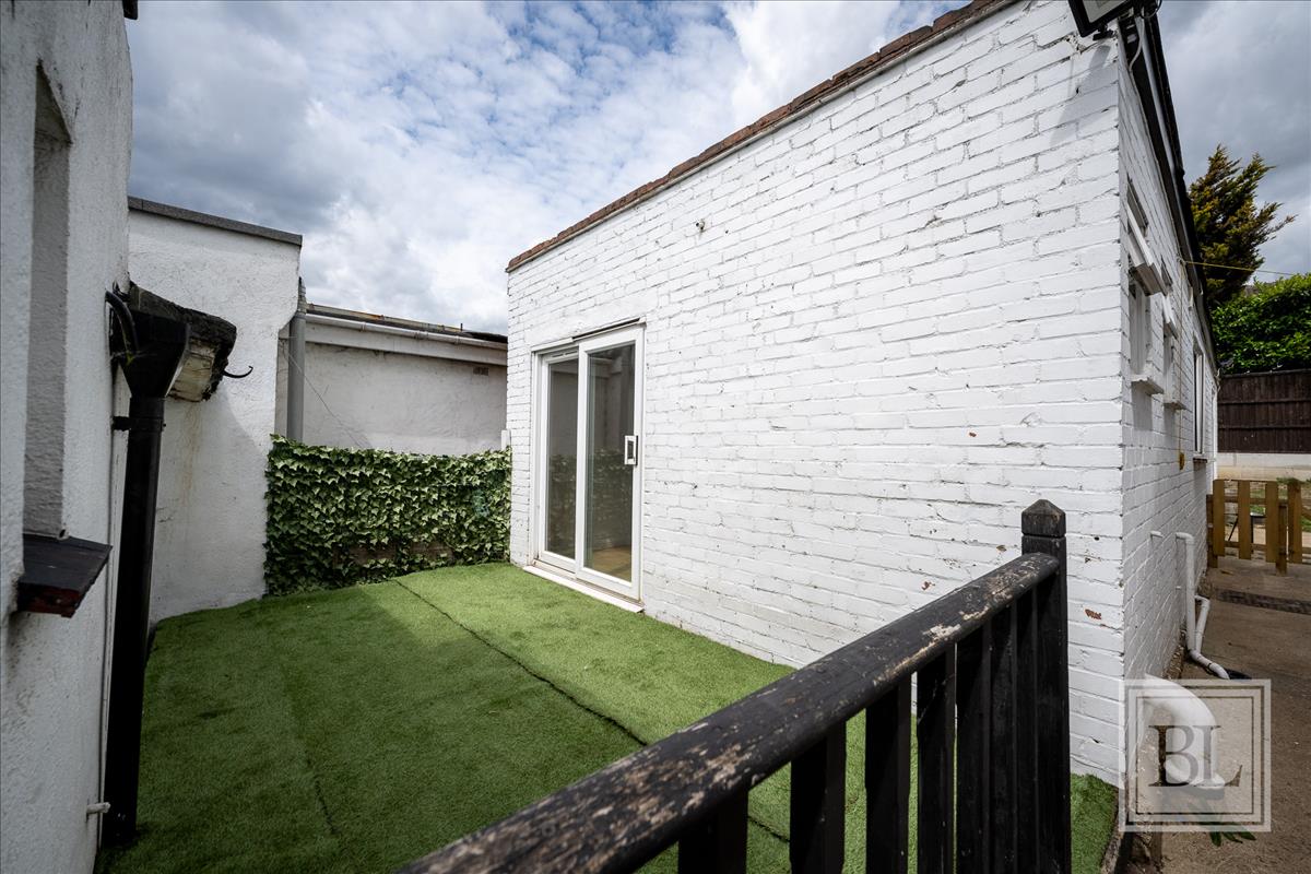 Property Image 6489696b-a9dd-42f4-92c9-0992c200559f