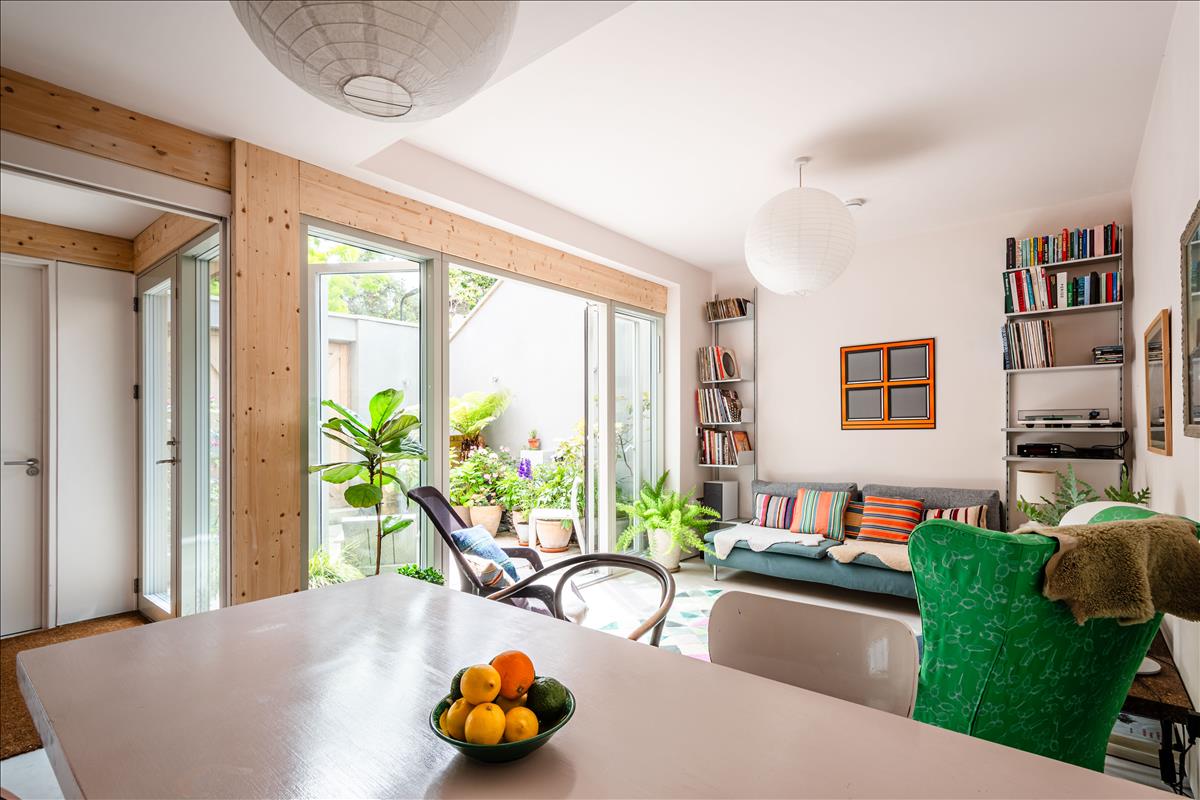 Three bedroom freehold modern house for sale in London Fields, Hackney, London, E8