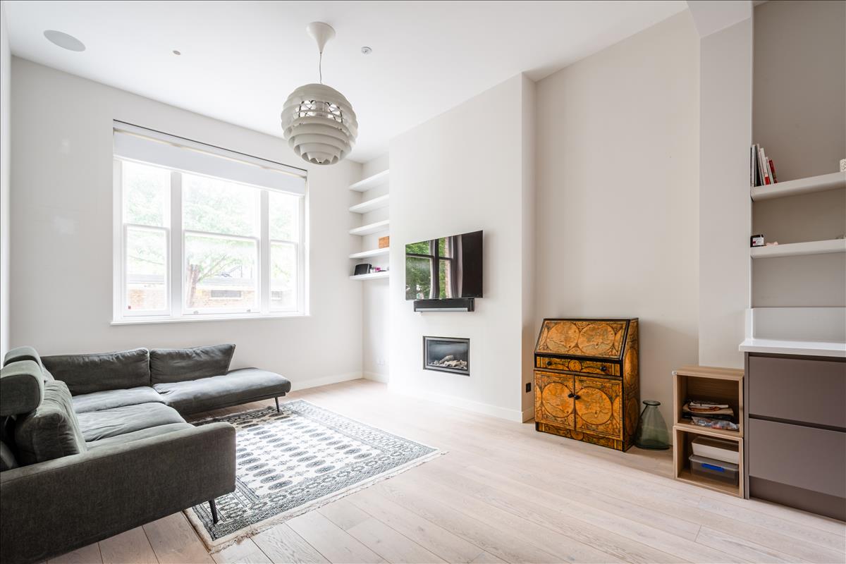Reception. Three bedroom split-level duplex apartment for sale on Orde 