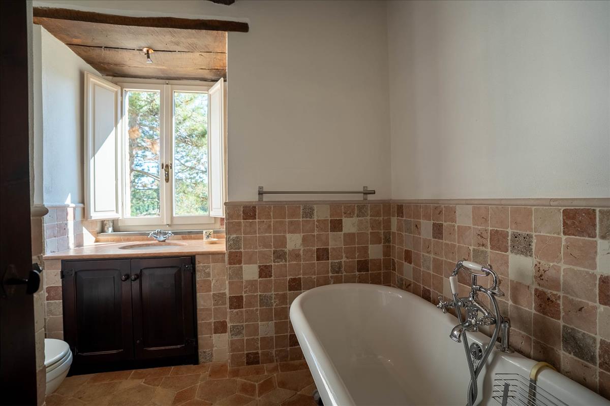 Property Image 651e3c42-40c2-4b4f-828e-7916d6f35703