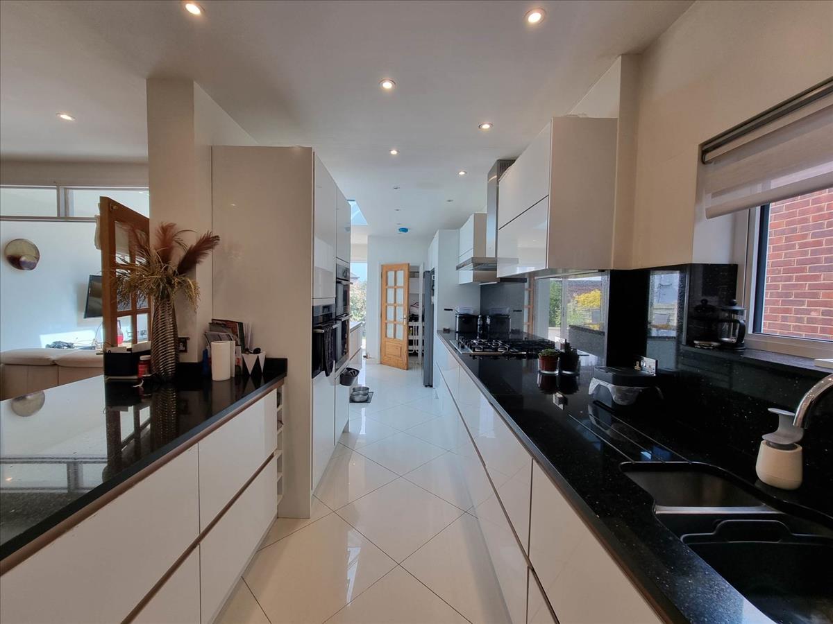 Property Image 6636f4ae-e22b-4fe6-922a-57794245f071