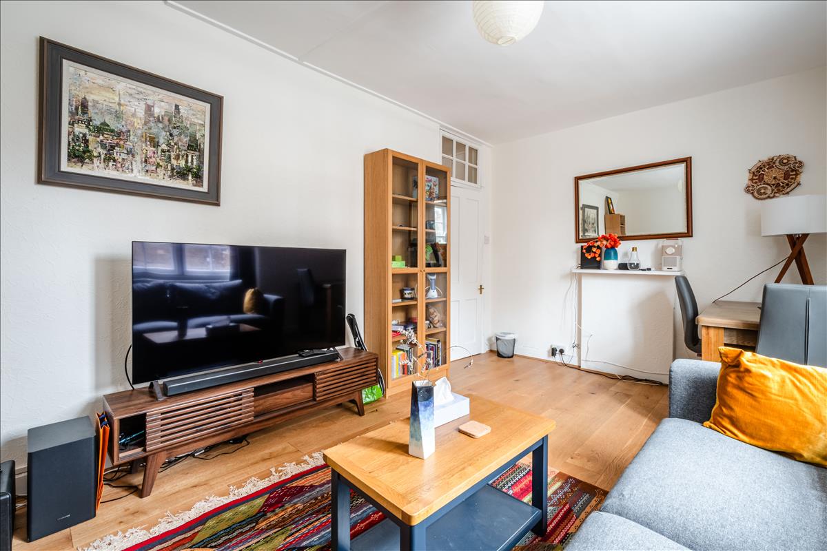 2-bedroom flat for sale in Queen Alexandra Mansions, WC1H. Living room