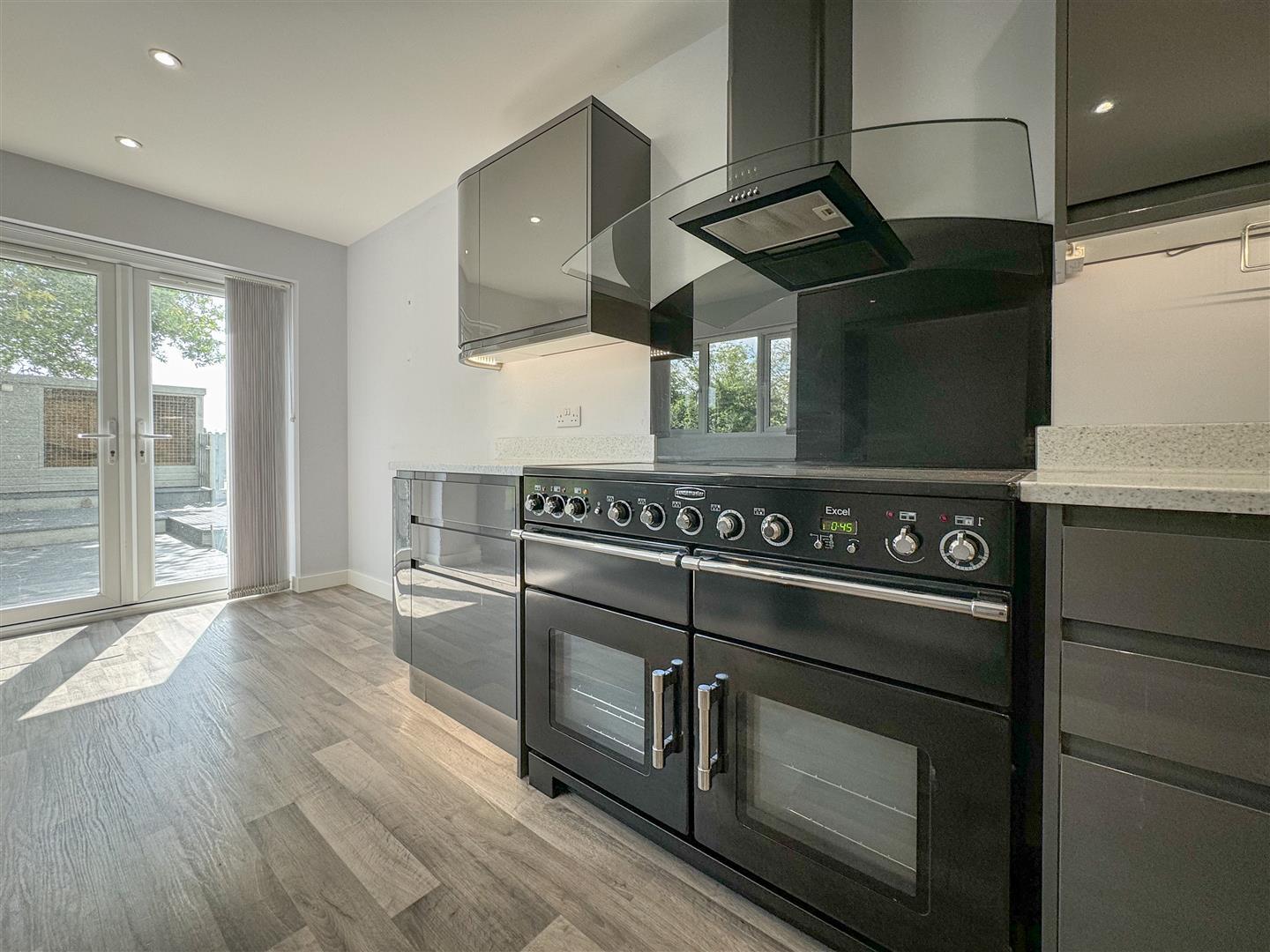 Property Image 6774e499-c72a-40a0-8731-a16d55895b70