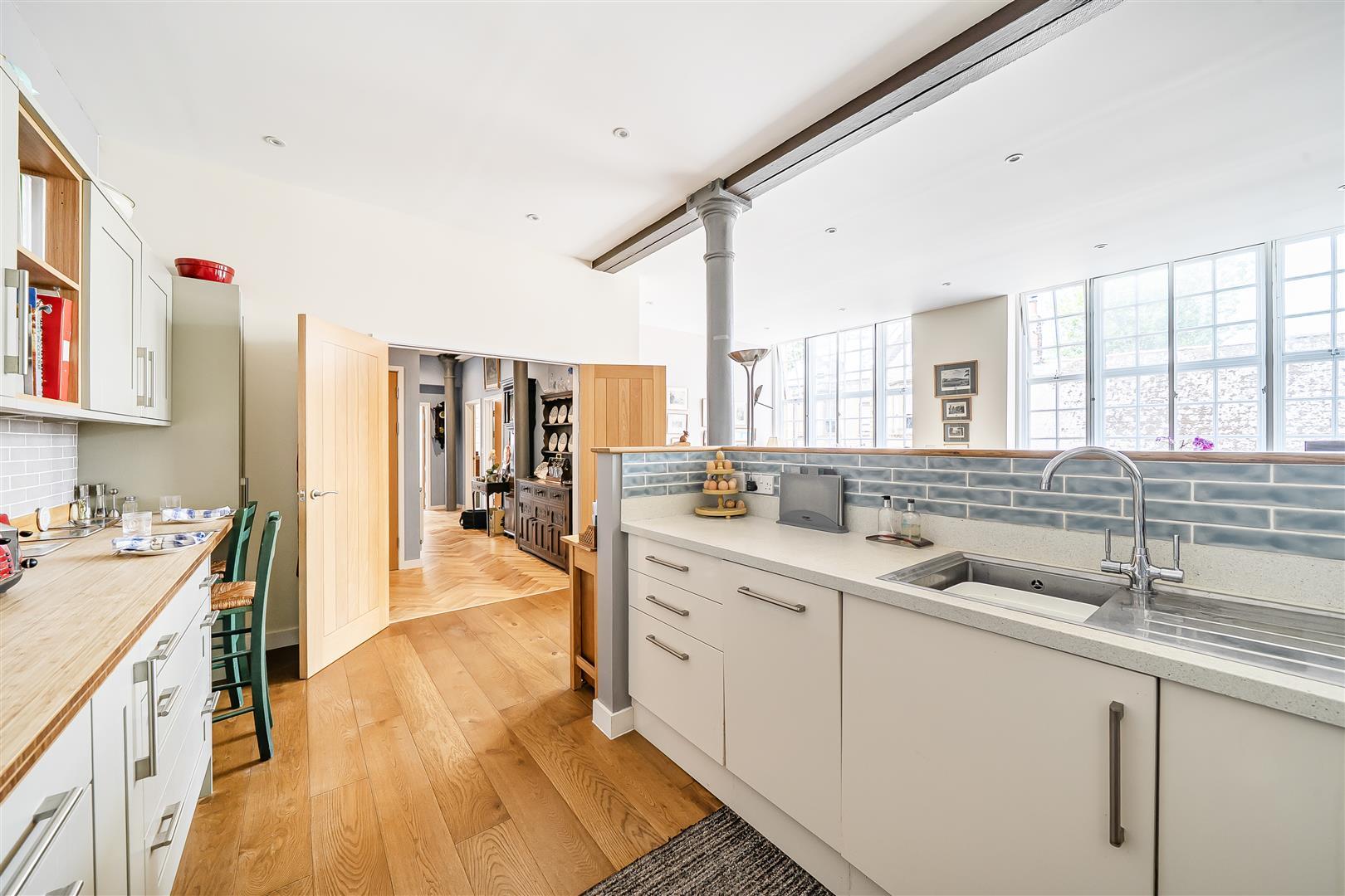 Property Image 67802d5e-c9e6-4112-93ac-66e6c2cf643f