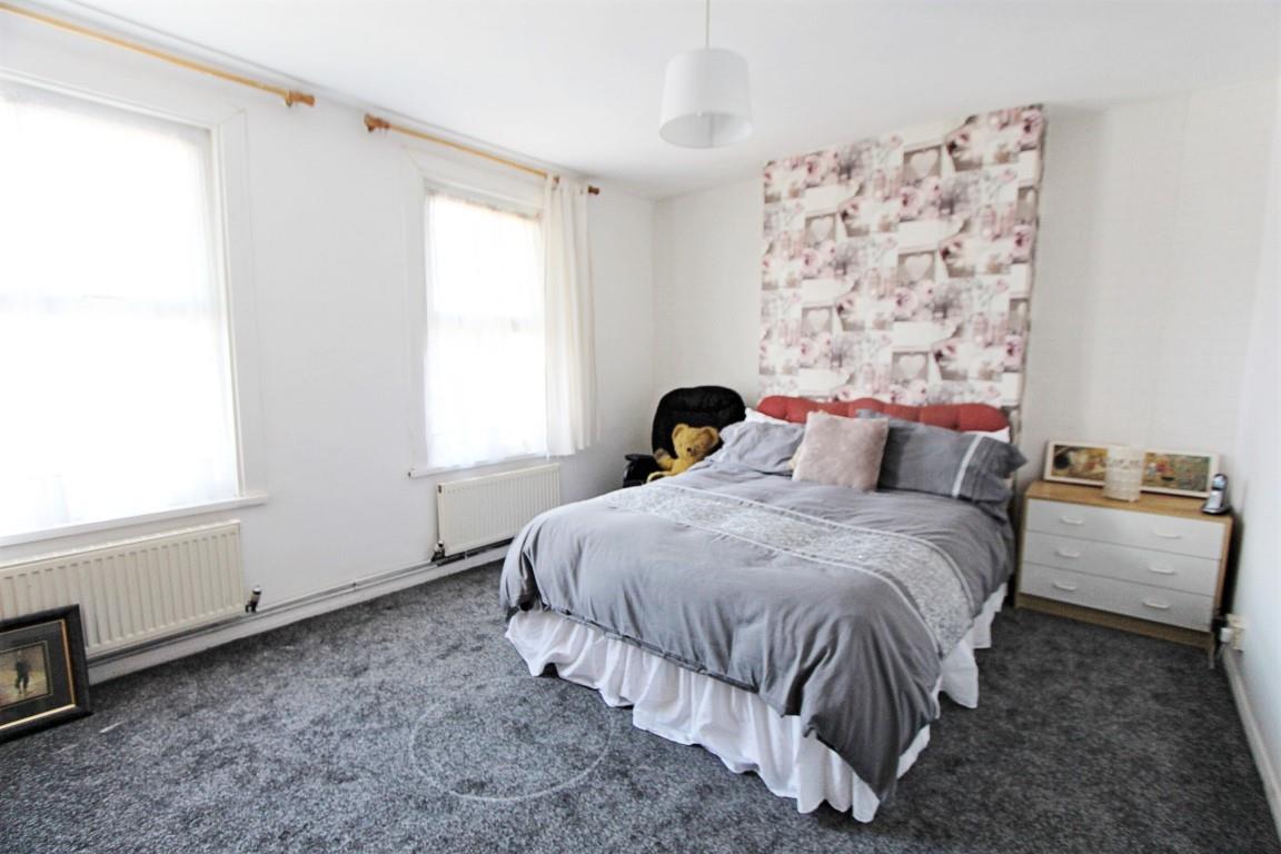 Property Image 68720bb8-45e5-43be-85b3-facd834833d0
