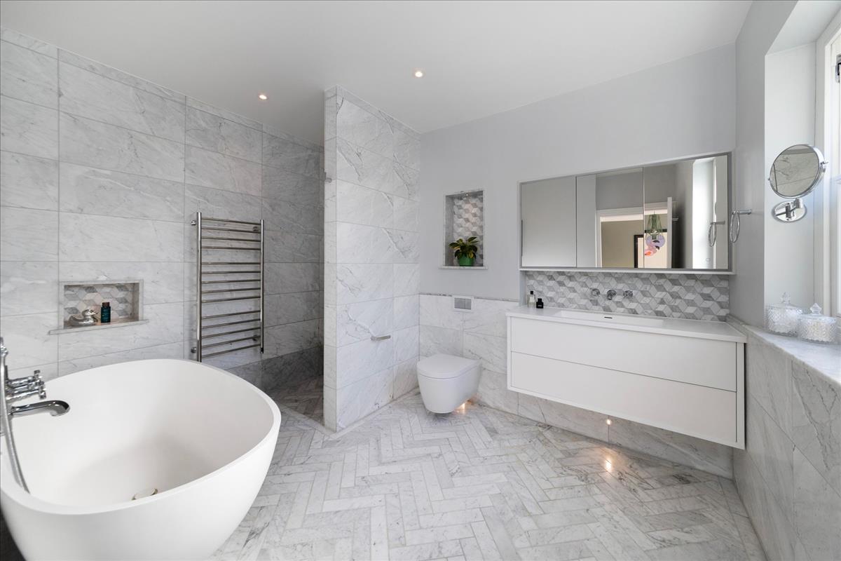 9 - Master en-suite