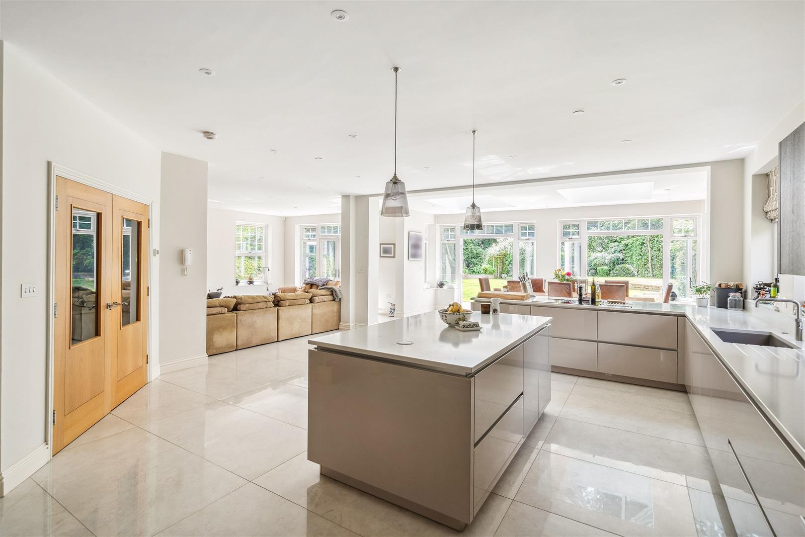 Property Image 697c0666-fd52-4b41-8e92-93d0be0aa6a1