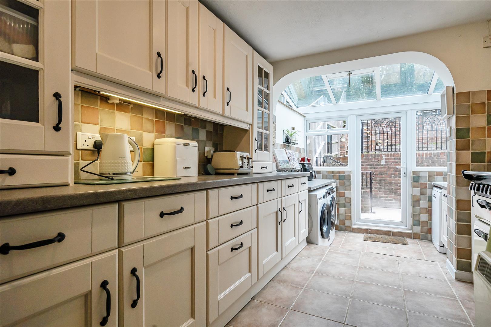Property Image 6a42952d-dcd8-4b7b-8de8-6820242bb89d