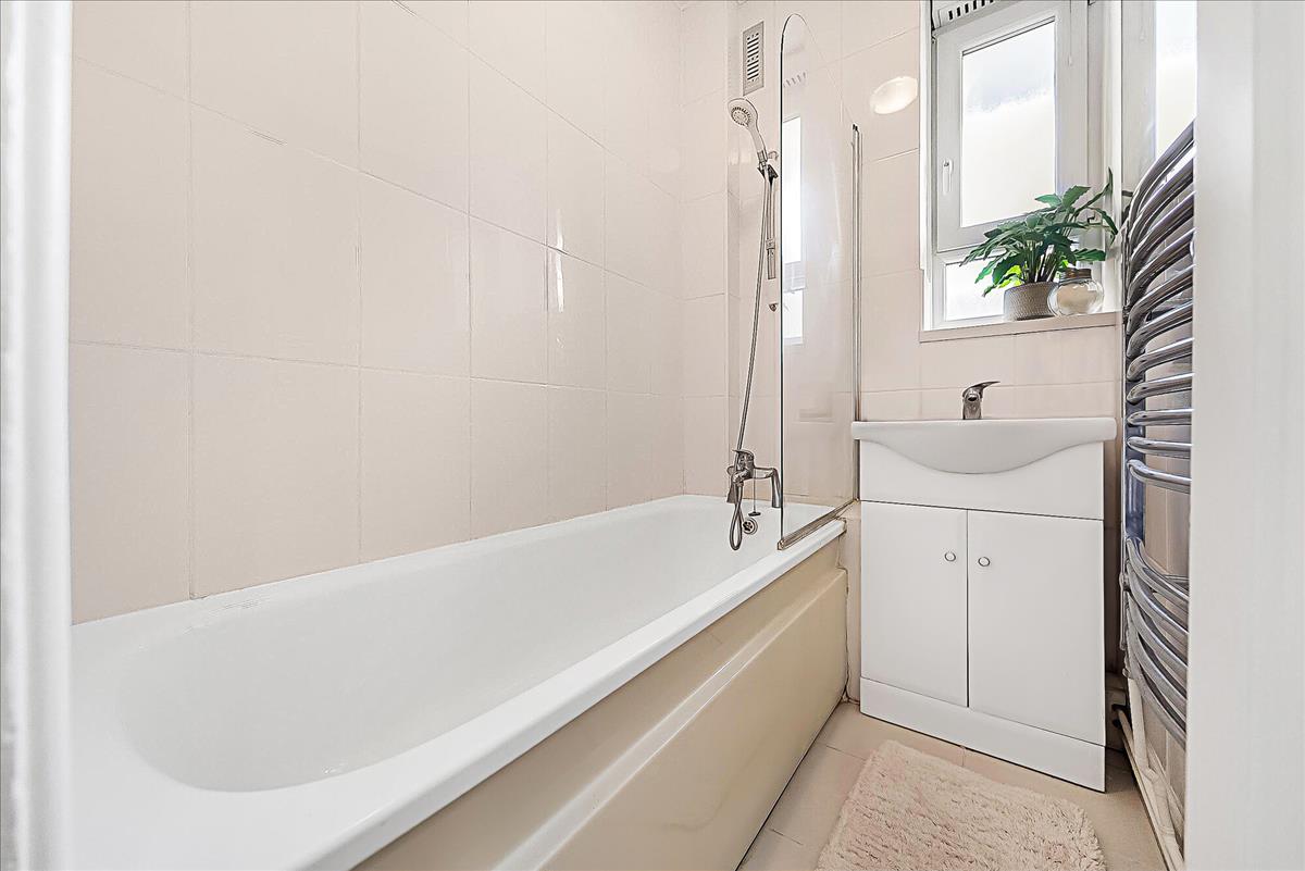 Property Image 6a778d50-1cf9-4fa4-adbf-37e0c083e1f0