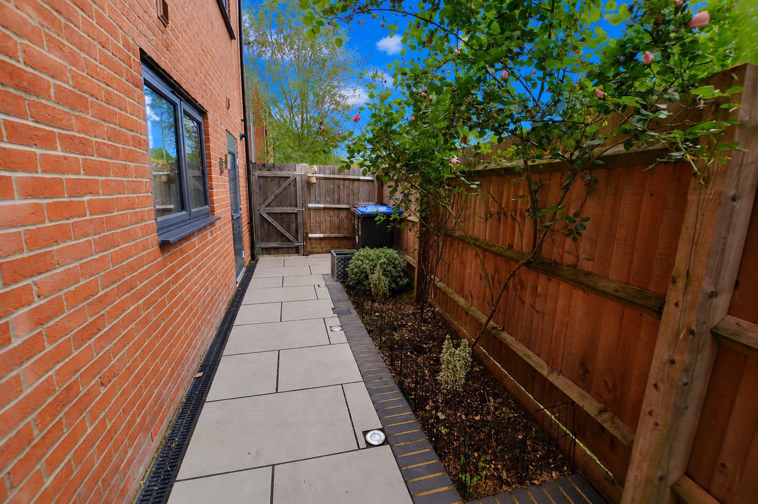Property Image 6ac19f41-08cc-46b3-9abd-411a1b3224c0