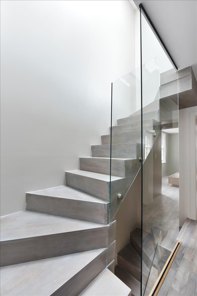 Stylish and modern three bed terrace conversion for let in Shoreditch