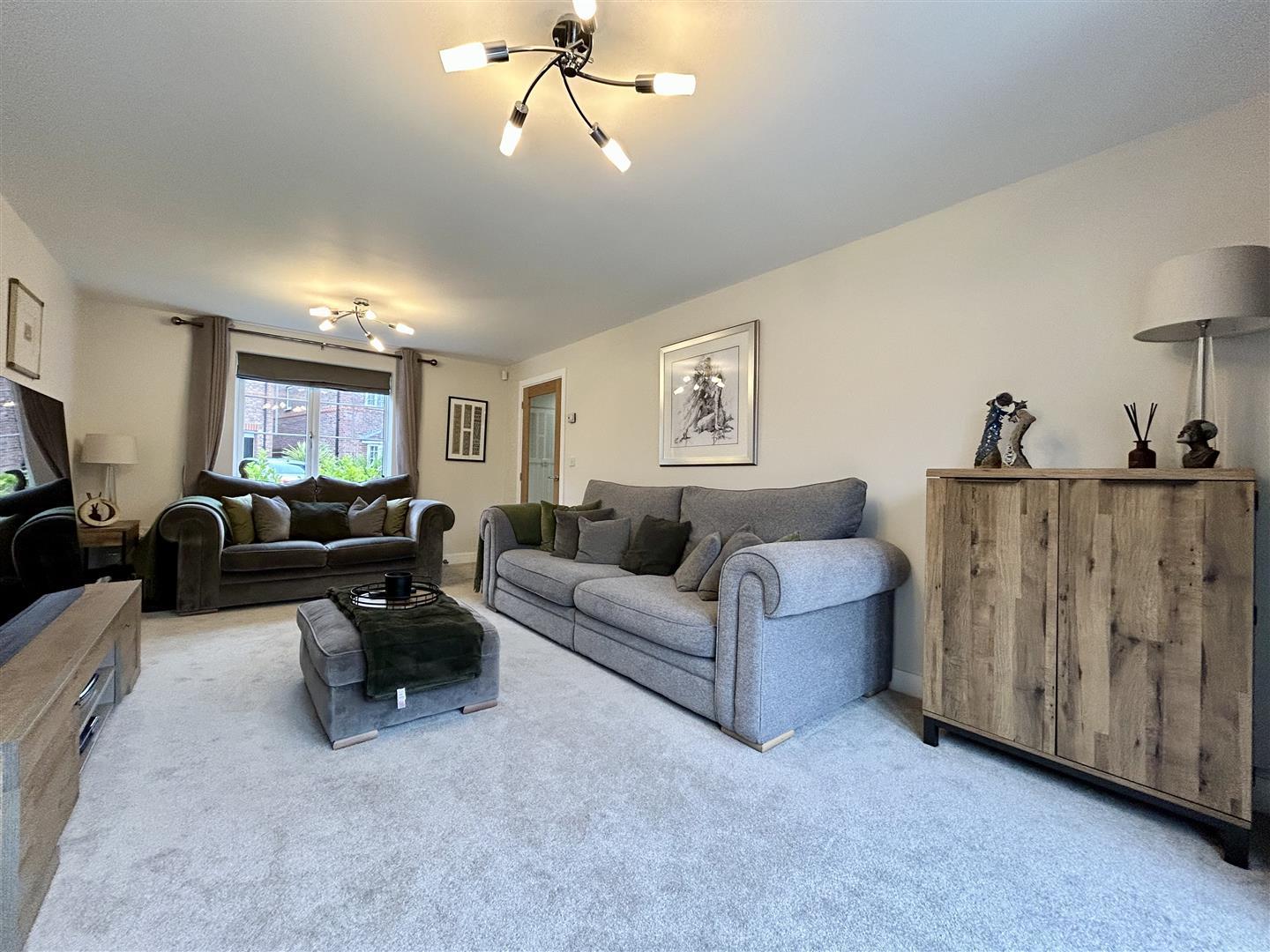 Property Image 6c54e97a-96f5-4bd8-953d-bf129221dc65