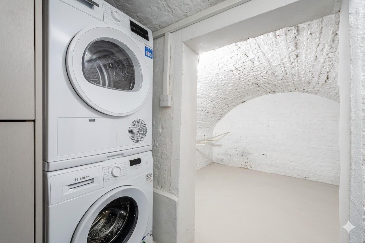 Vestibule. One bedroom flat for sale, Guilford Street, Bloomsbury, WC1N. 