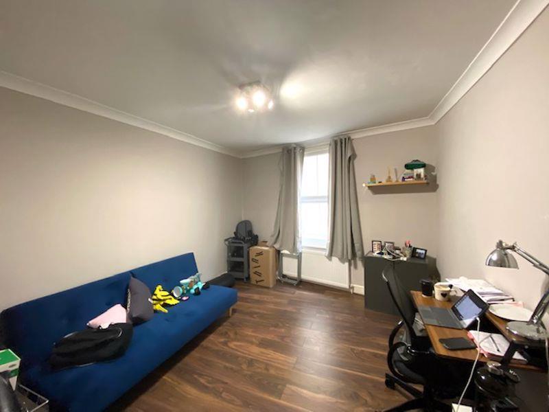 Property Image 6cc8d4c2-83e4-4a6f-9163-3b1139ff7bfb
