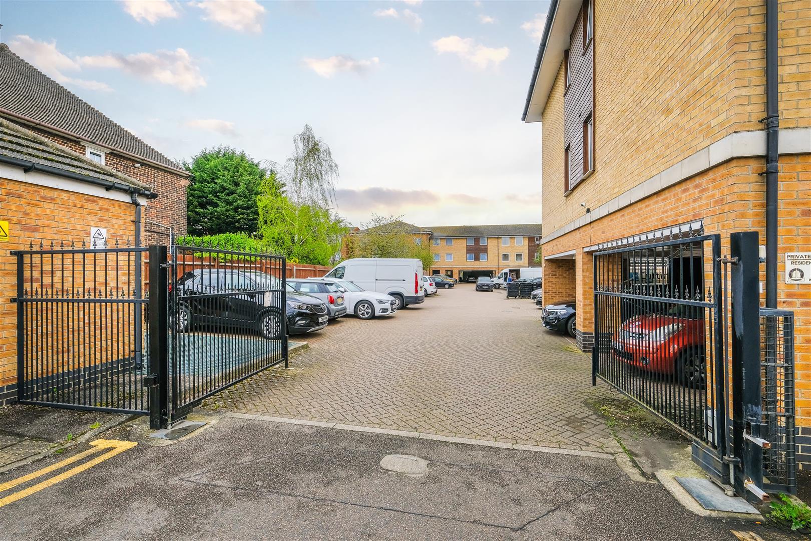 Property Image 6d628569-86cf-4d3e-977d-f6d60364d950