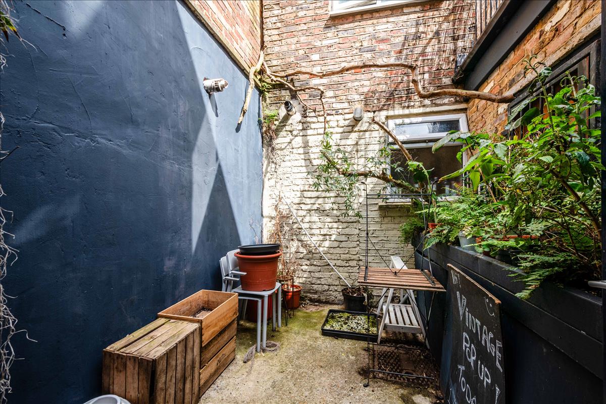 A rare opportunity to acquire a mixed-use freehold investment in the heart of Lower Clapton, positioned on Chatsworth Road, an increasingly sought-after high street known for its independent businesses.
