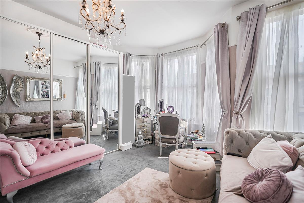 Property Image 6dcbd0ee-4f18-43b7-a809-6cfc9cd66ffa