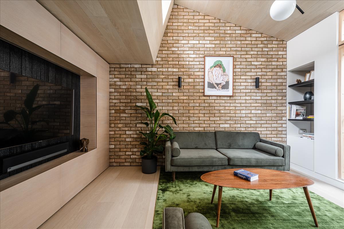Three bed mews house development with architecturally designed interiors for rent e2