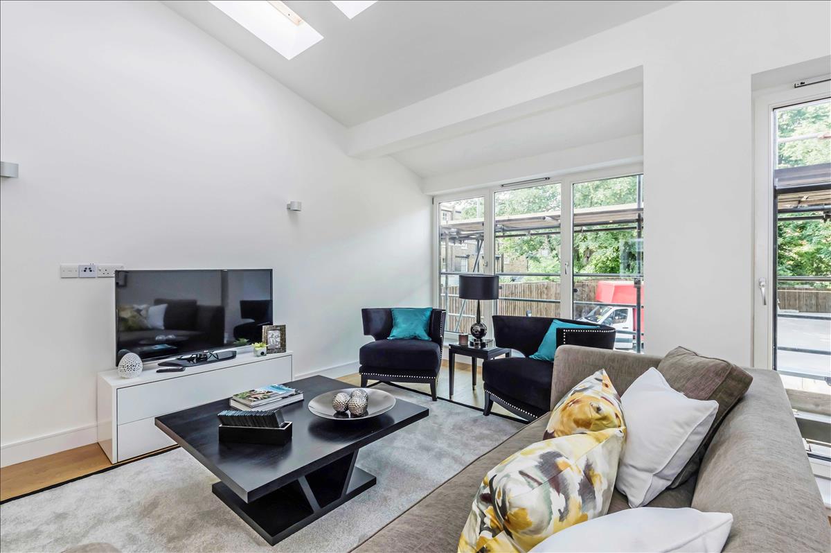 deluxe four bed gated mews house for rent in the heart of de beauvoir