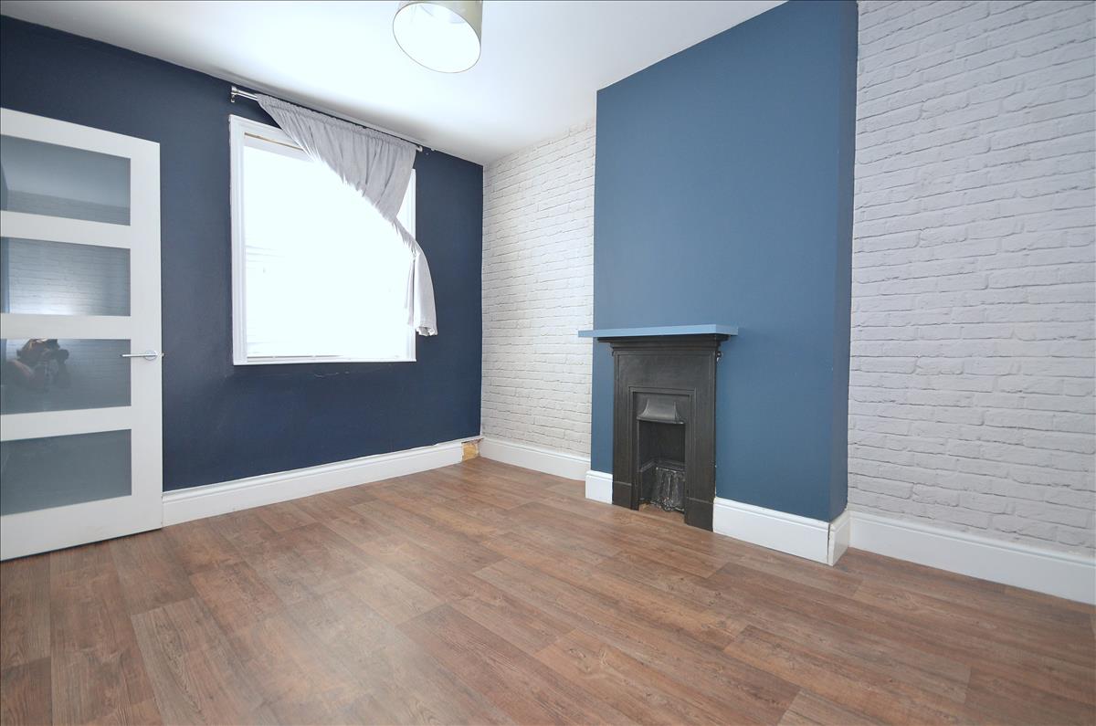 Property Image 6ea6eb6a-79aa-4a93-ac36-31348a6d41bb