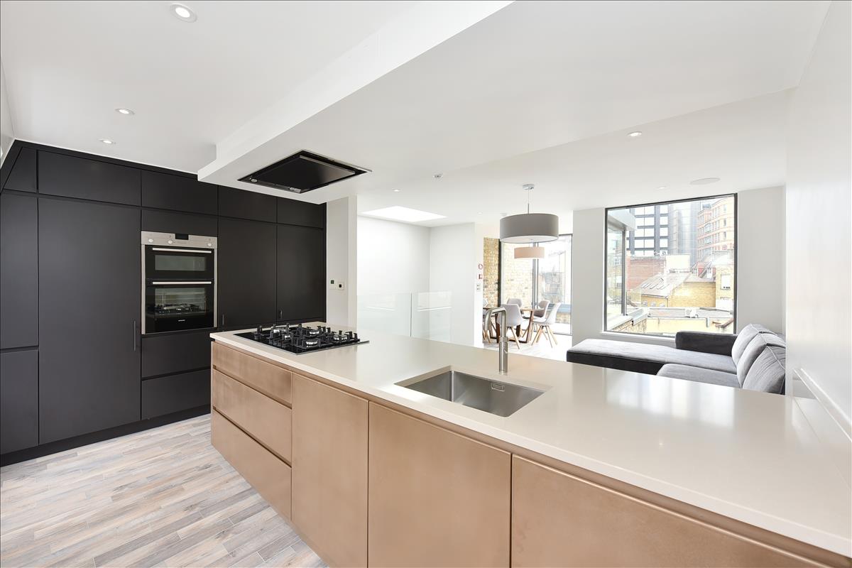 Stylish and modern three bed terrace conversion for let in Shoreditch
