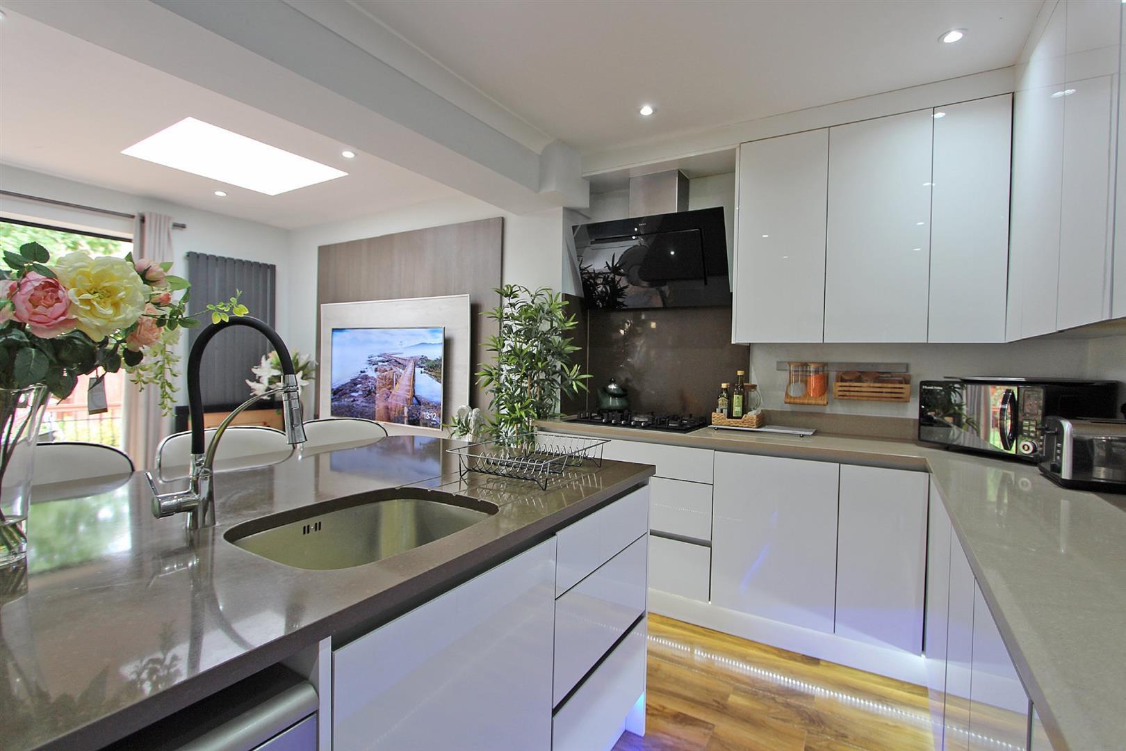 Property Image 6ef32b8f-9f2a-42ba-9ddc-68e68600e6c5