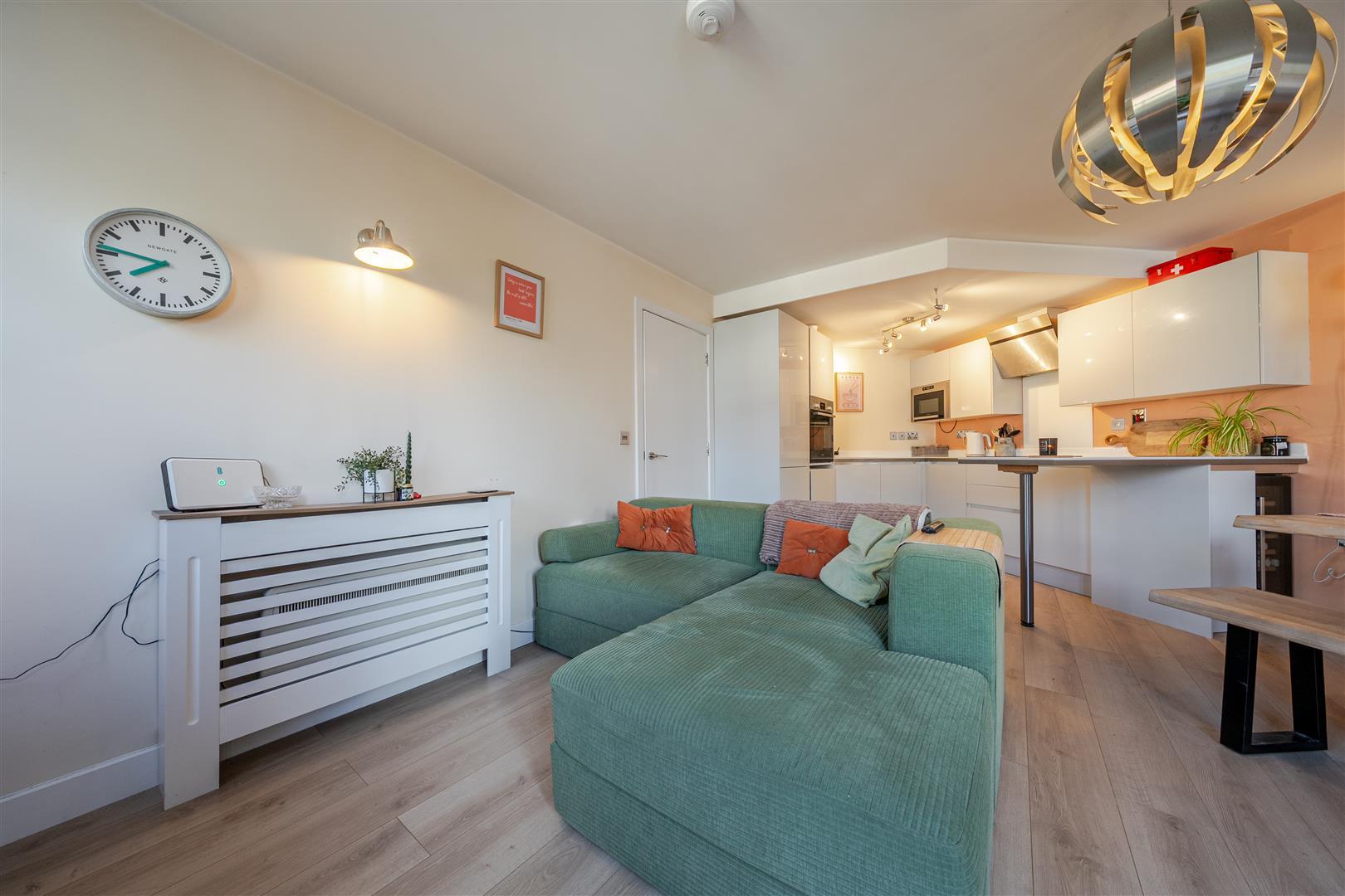 Property Image 6f5ff392-595b-4b6b-adb9-bf91ab311b3d