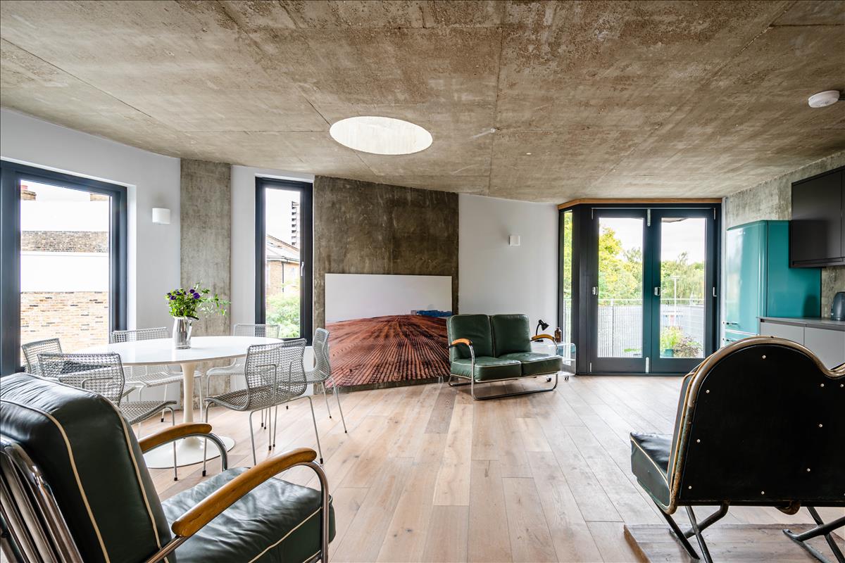 Three bedroom architecturally finished triplex in London Fields for sale e8
