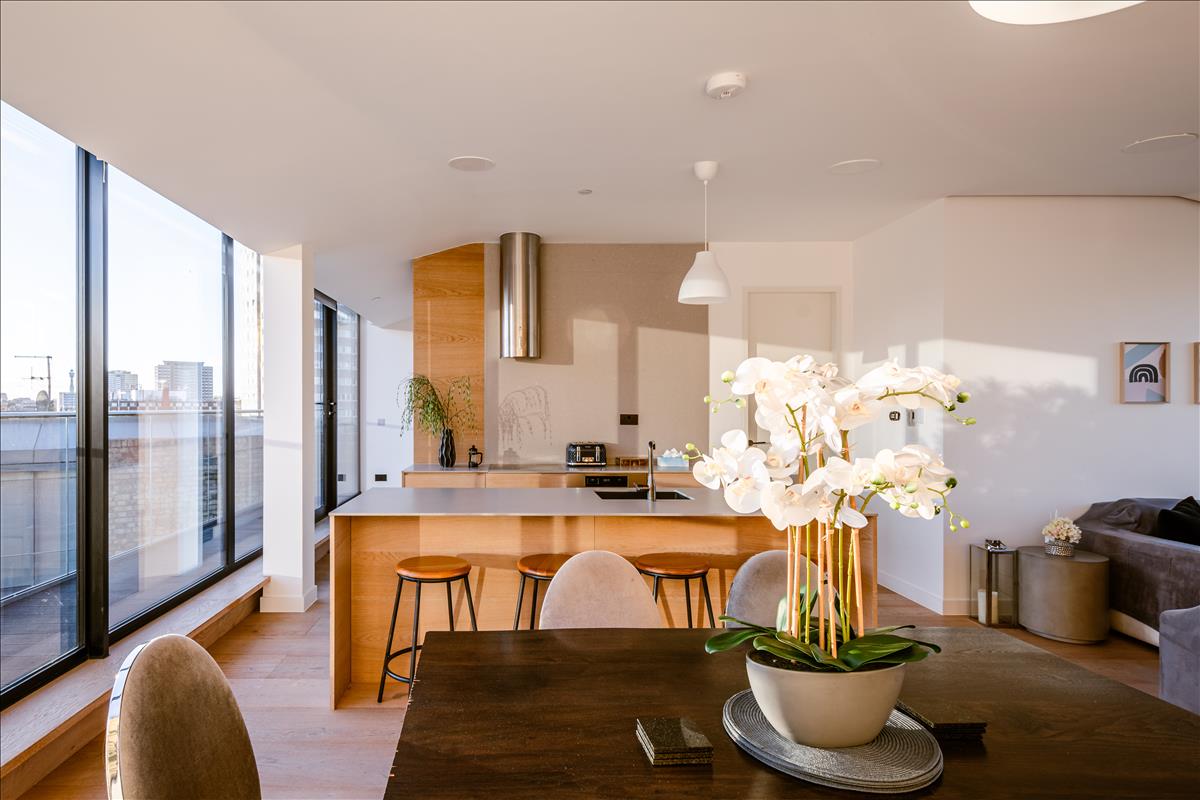 This stunning seventh-floor penthouse sits atop a beautiful Edwardian building, offering nearly 1,700 square feet of luxurious living space with three bedrooms, three bathrooms, and breathtaking panoramic city views. Combining historical charm with modern elegance, this home is a rare find in the heart of London.