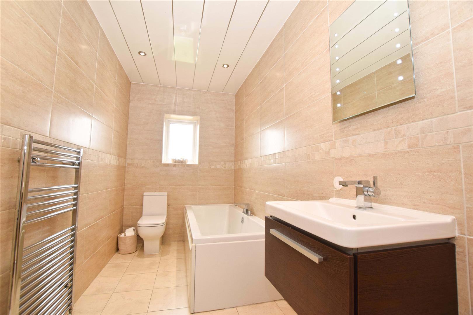Property Image 6f97ebc8-fbf3-443a-be04-3f46e40b3ccc