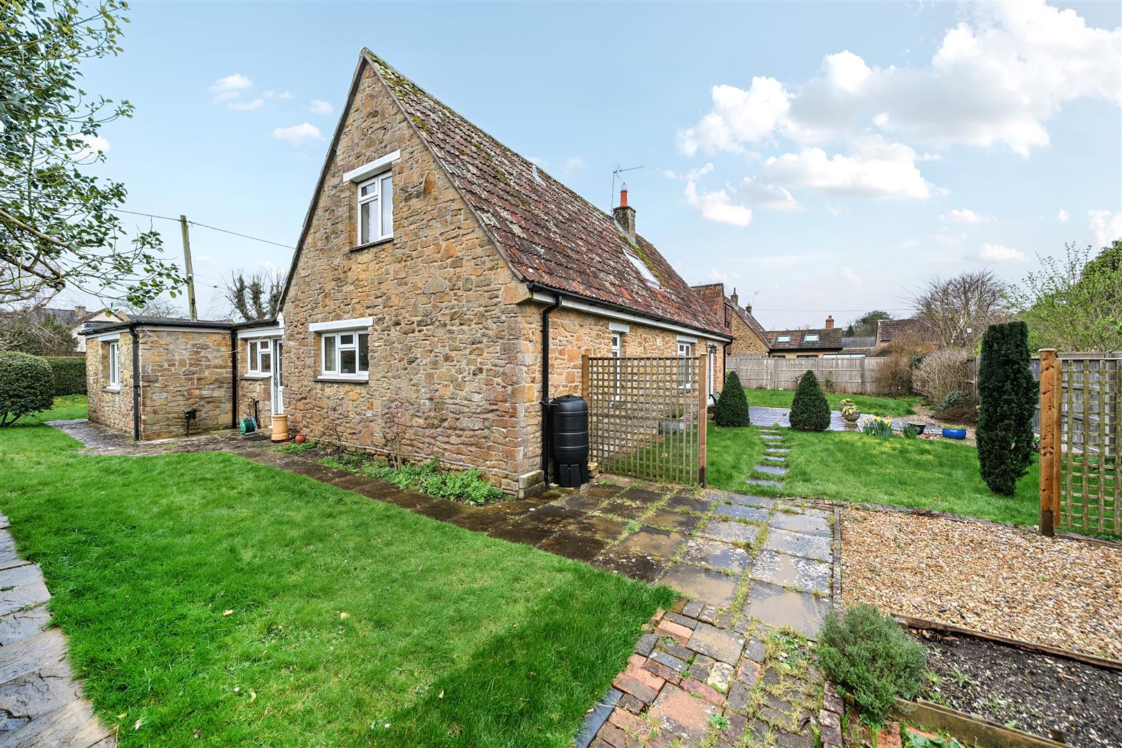Property Image 6fdf277f-46e6-4ecd-91fd-18cdf8c85721