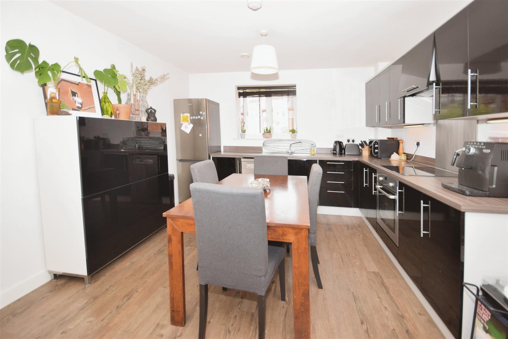 Property Image 6ff47e6c-b8b0-45ef-8e5e-766c468ea360
