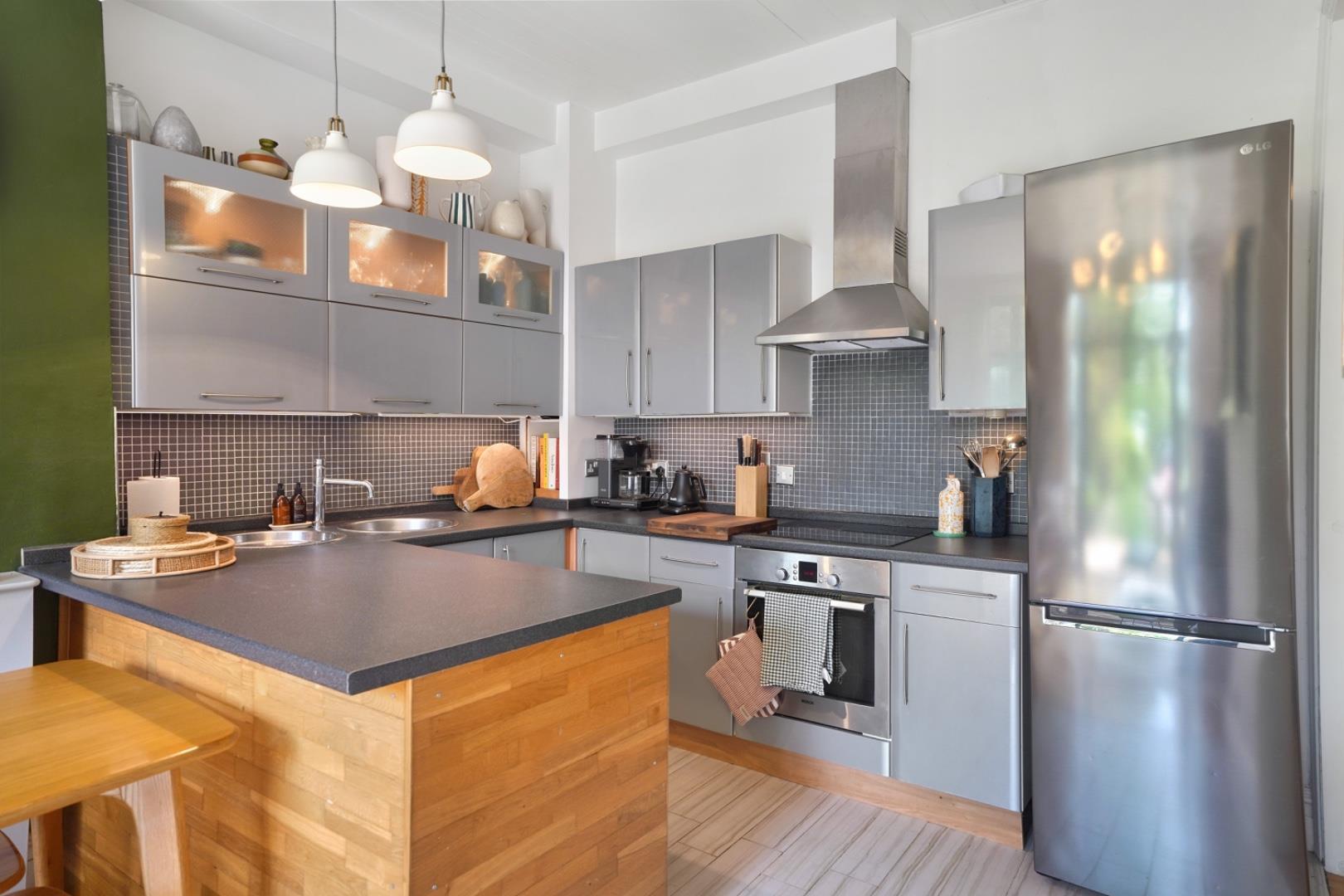 Property Image 702441fe-a3cb-439e-9f29-9ffb37b18599