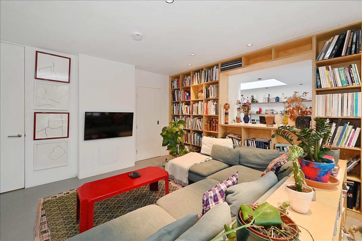 incredible four bedroom townhouse with garden available for long let in london fields e8