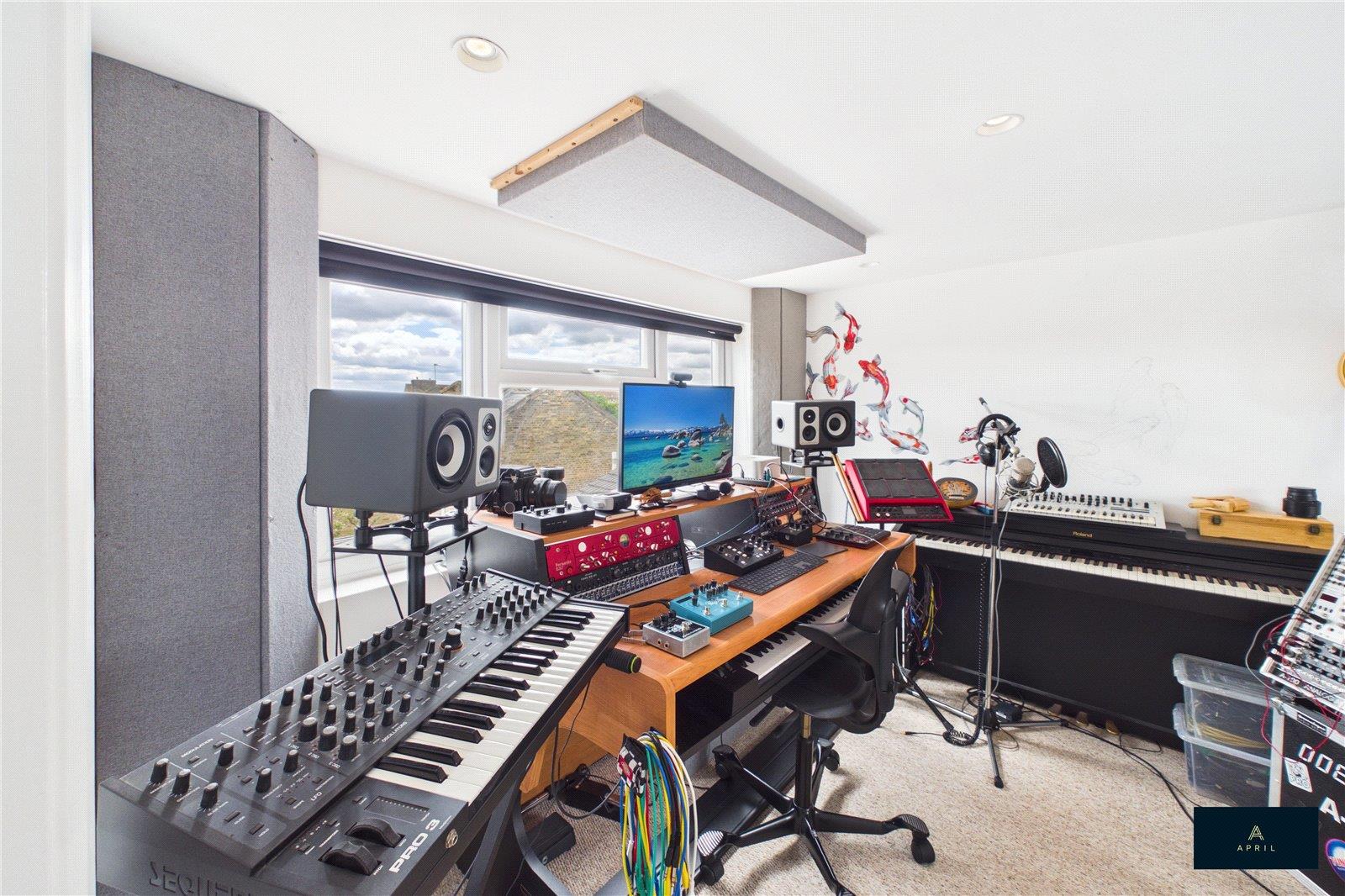 Property Image 70e72b98-1649-442e-93a6-2b66976ba051