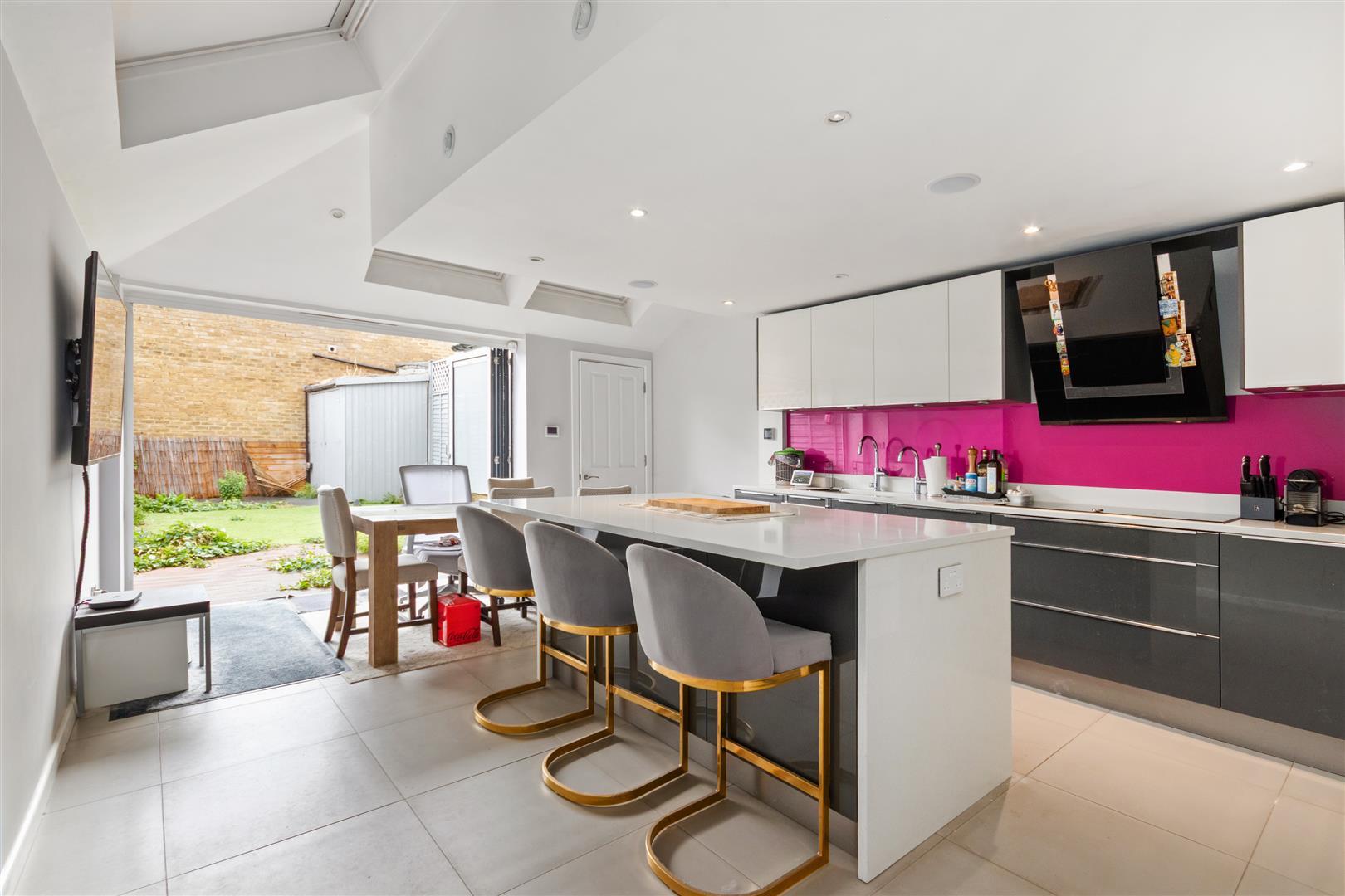 Property Image 70fc0514-fe13-47d4-8d75-6e436bd660e8