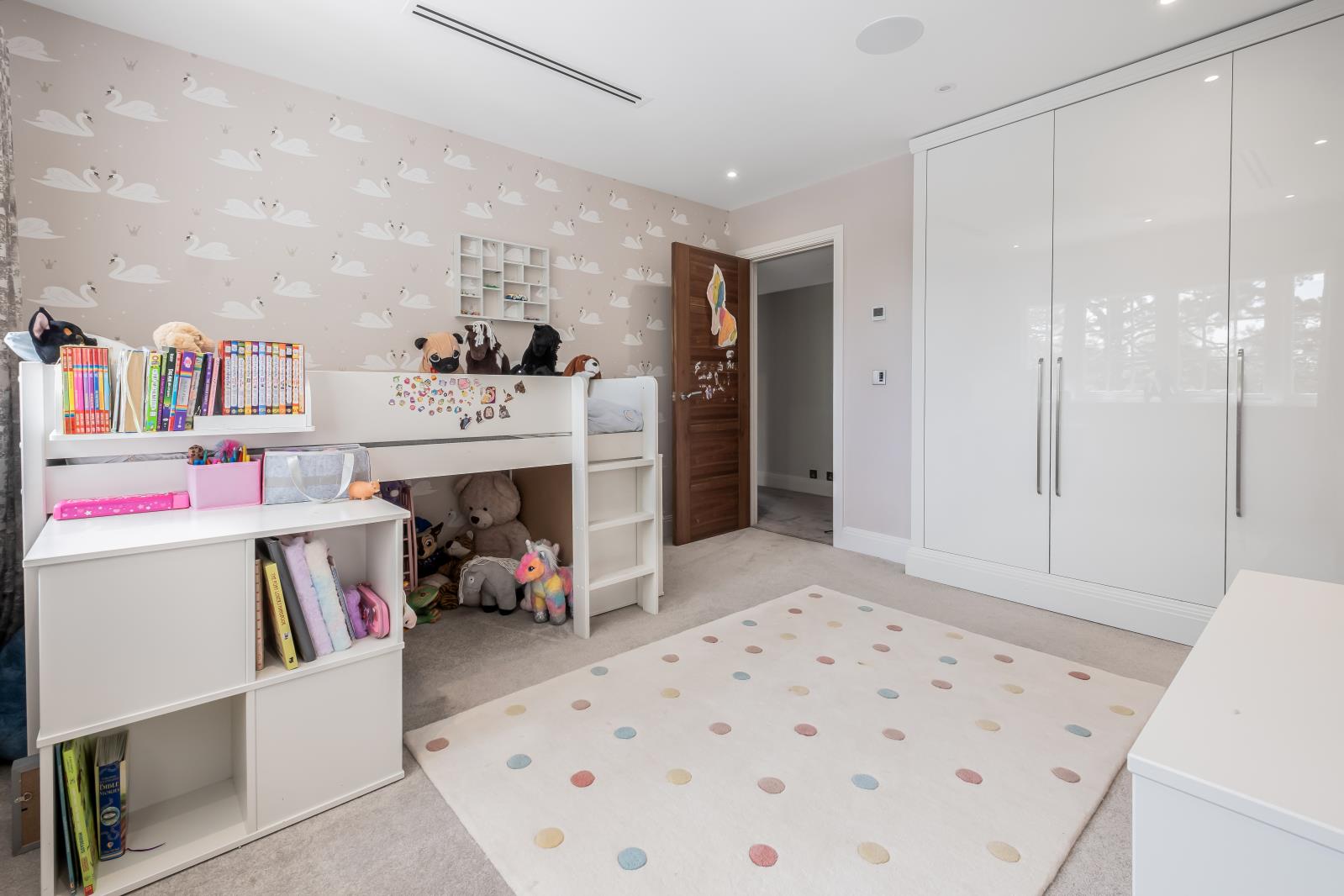 Property Image 710cb42b-a377-4ce5-bc83-39389932d99e