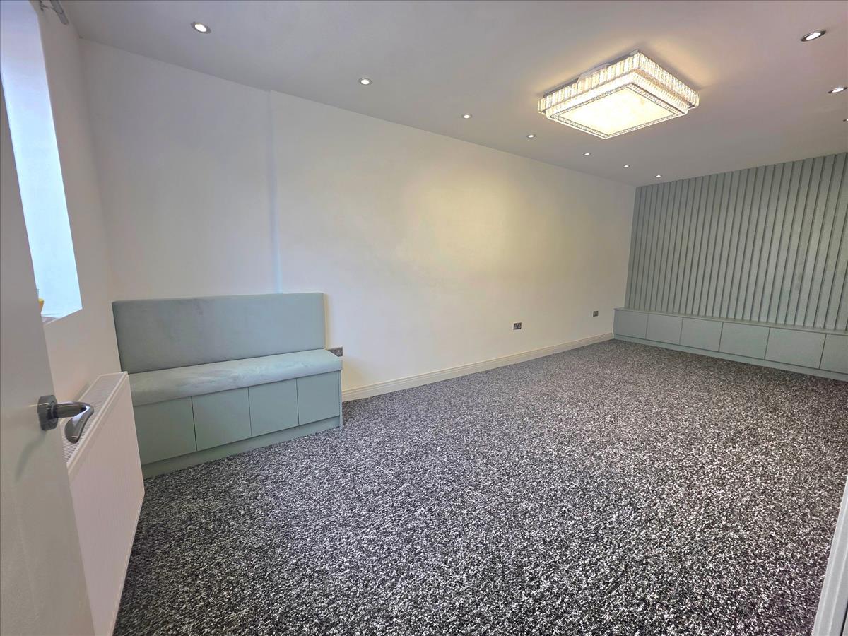 Property Image 712600d6-f702-4f17-9b43-fb6e0b091e61