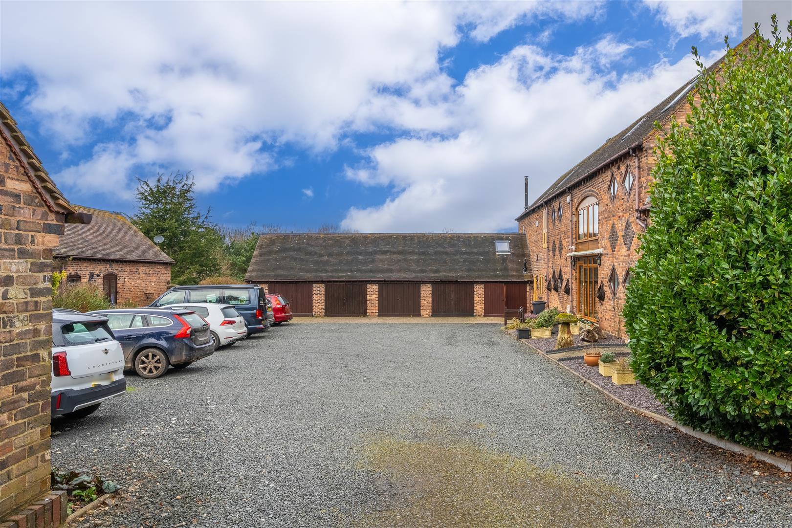 Property Image 71dfa983-4cb5-4cf5-a4ec-aea8e73c1f5a