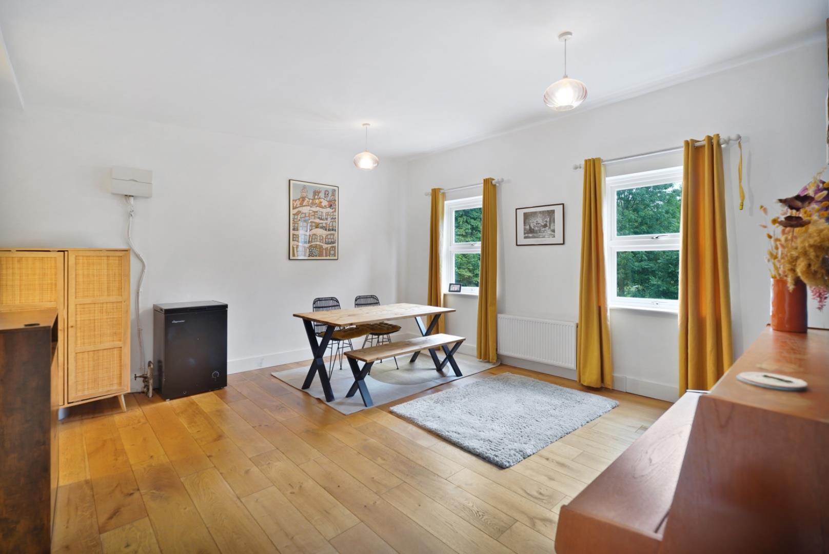 Property Image 72e41598-e4d6-4932-a7fd-f6ea4b9665ef