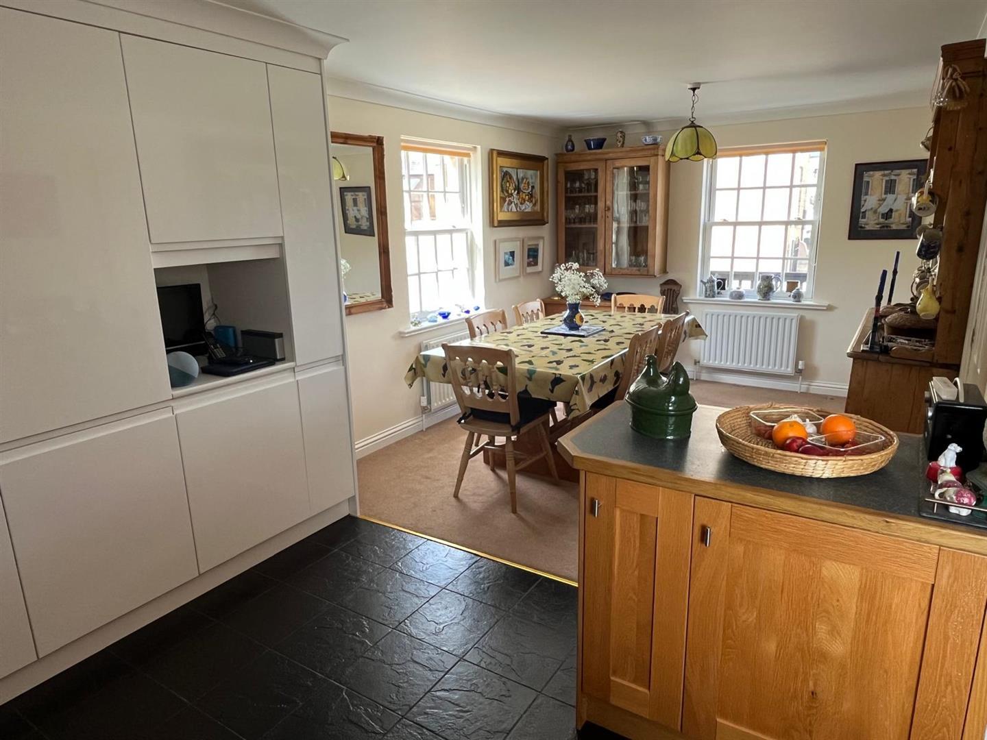 Property Image 730f2d88-57d9-49c1-8856-7d23f6dbbaa2