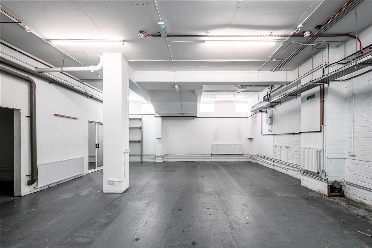 industrial unit to let in Islington 