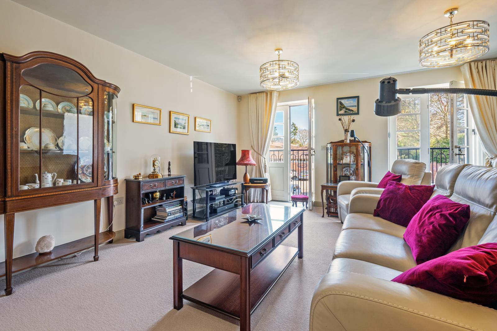 Property Image 735d2f6b-3ec0-44f8-876d-ad22f38d4e31