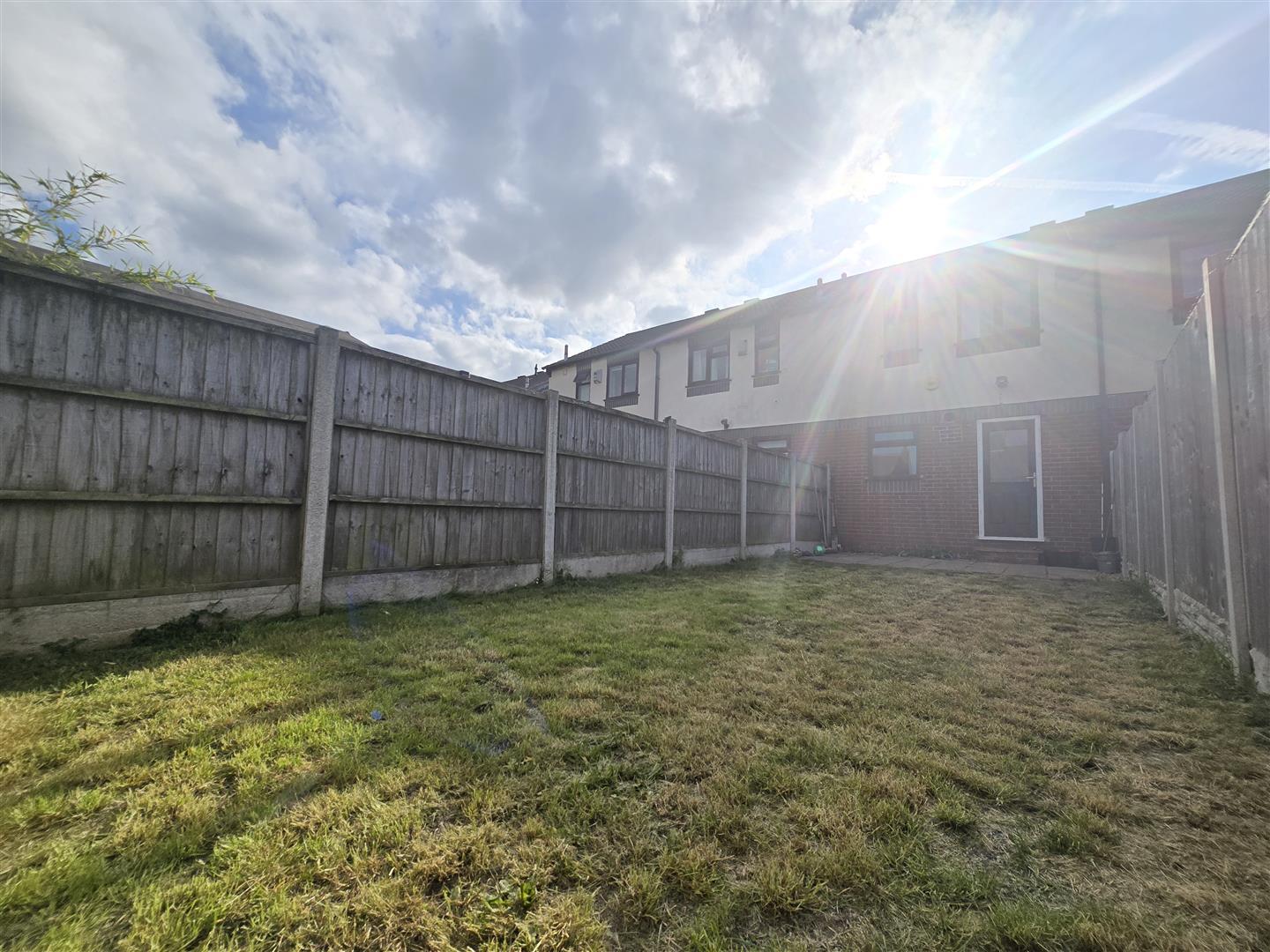 Property Image 736a21ec-3aa6-4da1-b3d5-ff932258b3af