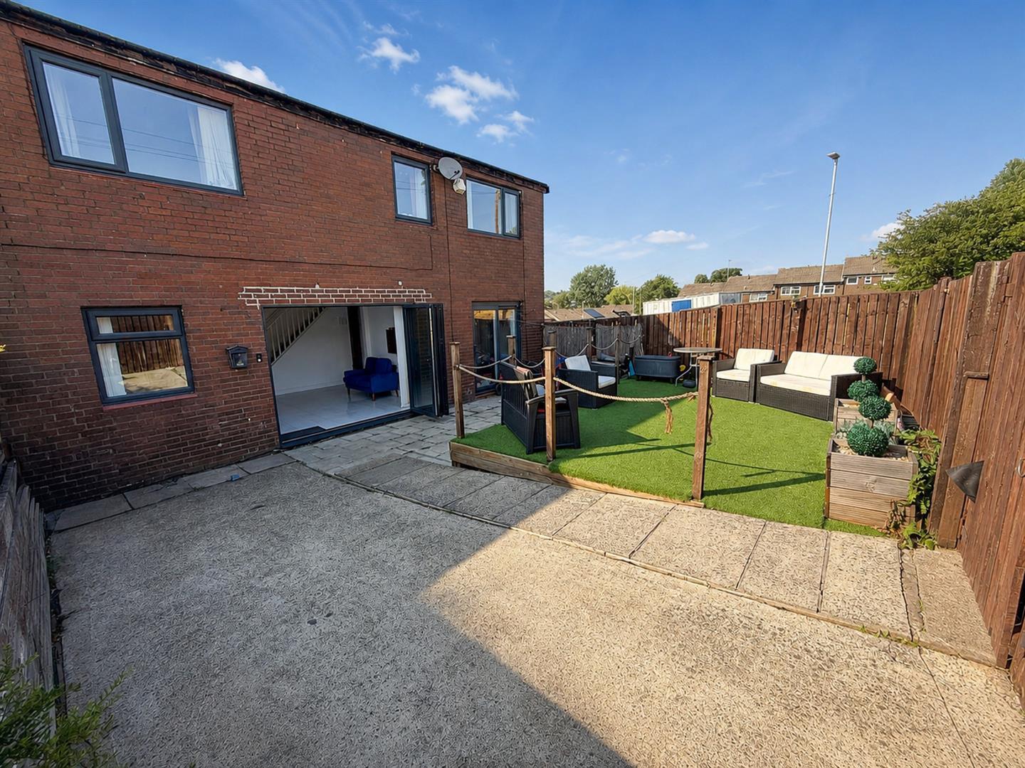 Property Image 737afbae-54e4-4fba-857b-86fadf31c9dd