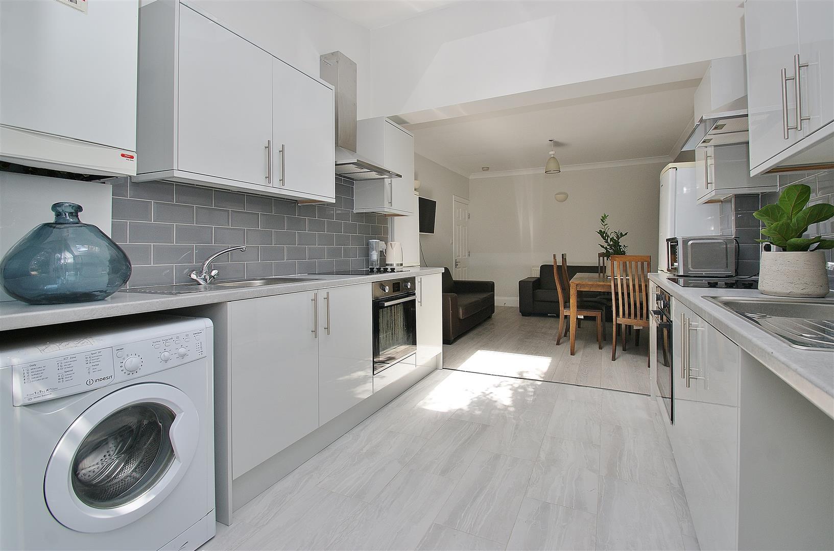 Property Image 73a67da0-e57c-42b8-8330-77c3db2cdd70