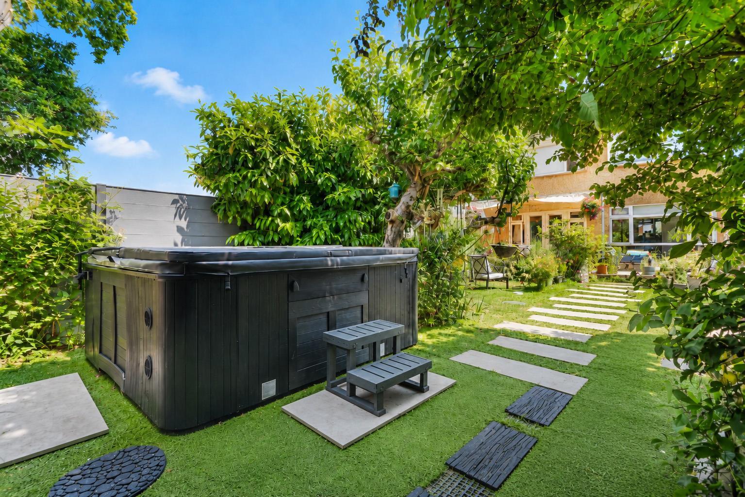 Property Image 746d54c3-41bd-48f7-9f67-5d5930bd9ee1