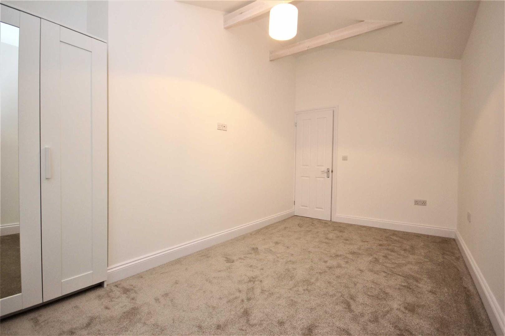 Property Image 749632fc-23c9-4543-b664-24baa4f535cf