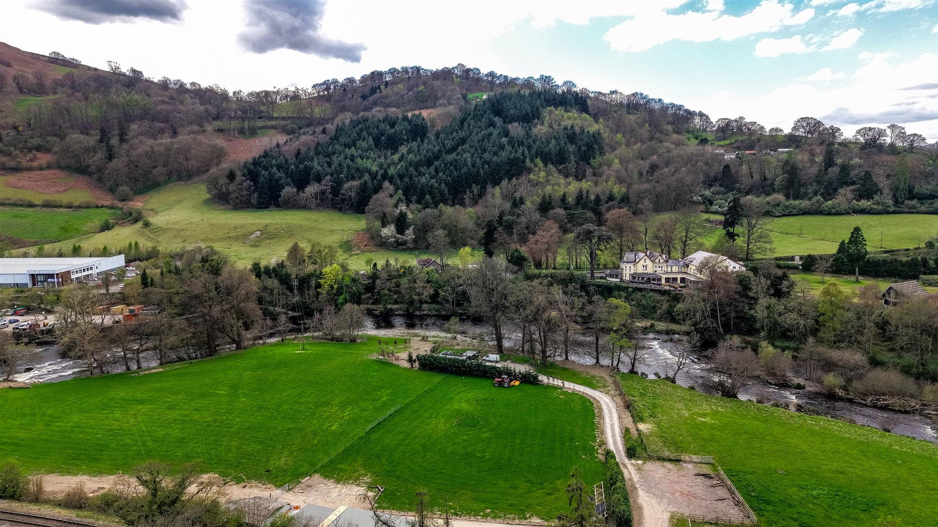 Property Image 74a860fc-cfb7-42d9-9ff5-4a12970a502d